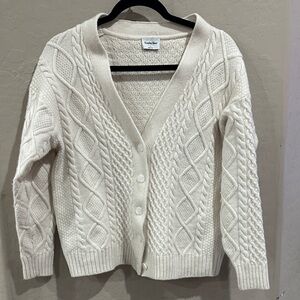 Sunday Best Ivory Cable-Knit V-Neck Cardigan 55 % wool 20 % orgánic cotton